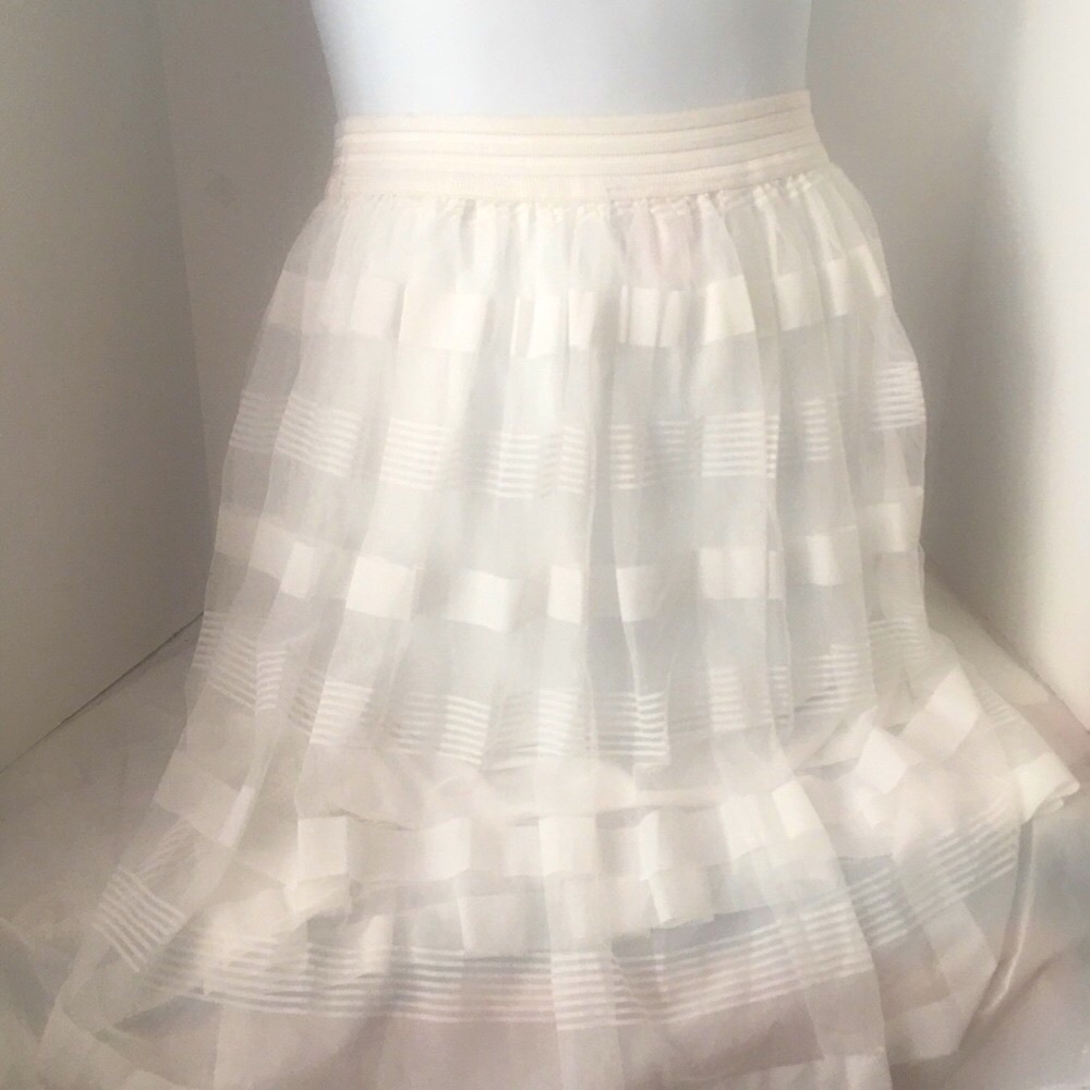Metro Wear white lace skirt